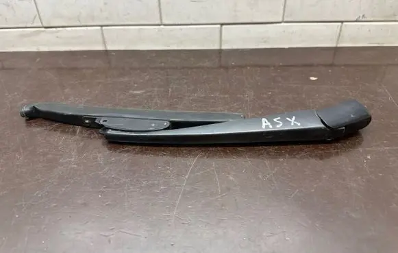 Rear wiper blade arm