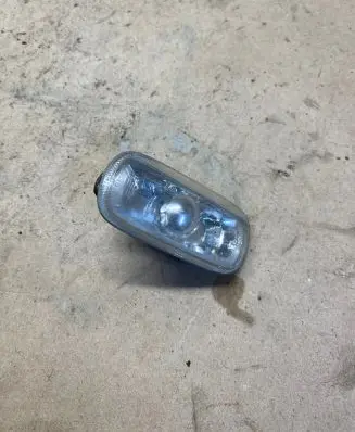 Front fender indicator light
