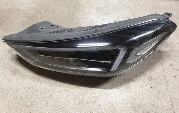 Hyundai Tucson TL Headlight/headlamp 92101D7700