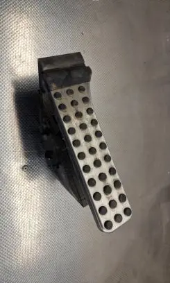 Mercedes-Benz E W213 Accelerator throttle pedal A2053000104