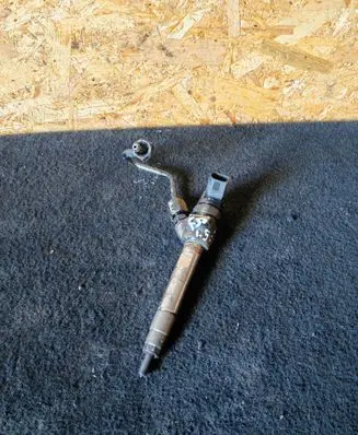 BMW 1 F20 F21 Fuel injector 0445110598