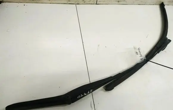Ford Focus Front wiper blade arm 4M5117526AB