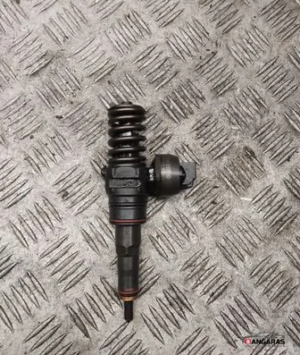 Volkswagen Golf IV Fuel injector 038130073aq