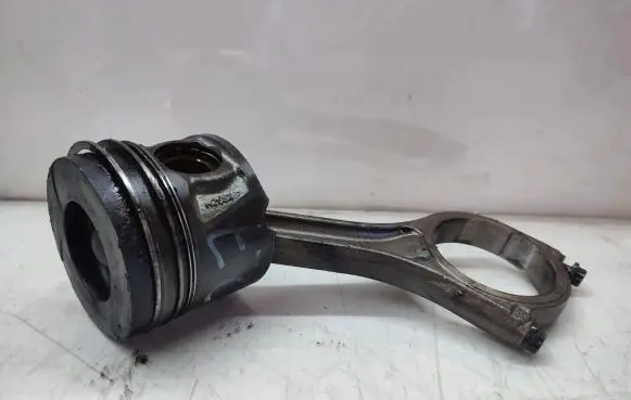 Land Rover Discovery 3 - LR3 Piston with connecting rod