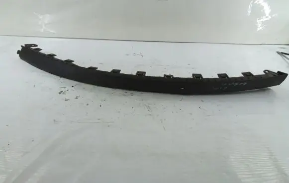 Front bumper lip