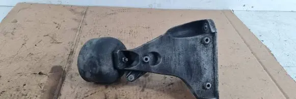 Volkswagen PASSAT B5.5 Engine mounting bracket 8D0199308AG 67742