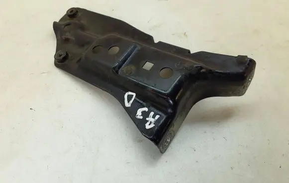 Audi A3 S3 A3 Sportback 8P Fender mounting bracket 8P0821136A