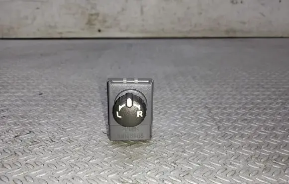 Mitsubishi Colt Wing mirror switch