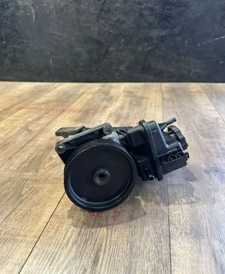 Mercedes-Benz C W204 Power steering pump A0064664701 7693900514