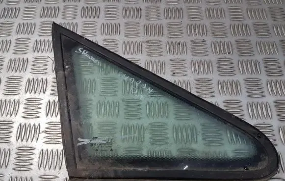 Volkswagen Sharan Front triangle window/glass 