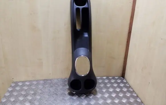 Toyota Yaris Verso Center console 5891152020