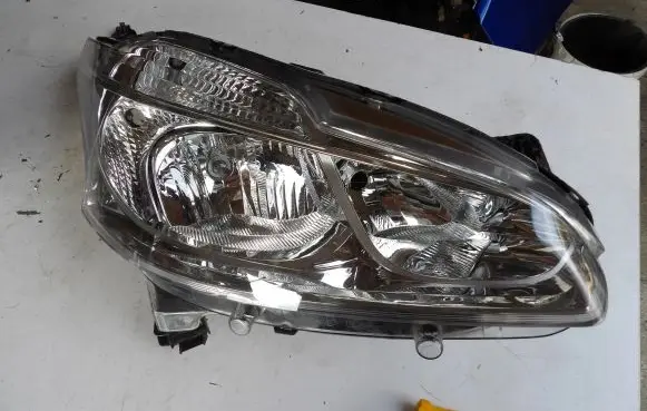 Peugeot 208 Headlight/headlamp 9802221280