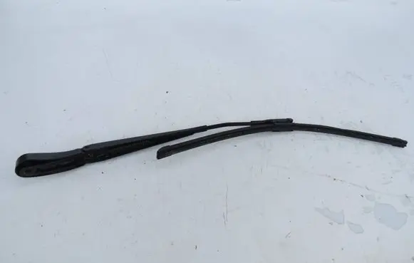 Volvo XC70 Front wiper blade arm 30697573