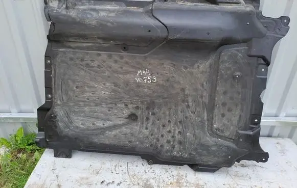 Mercedes-Benz C W205 Fuel tank bottom protection