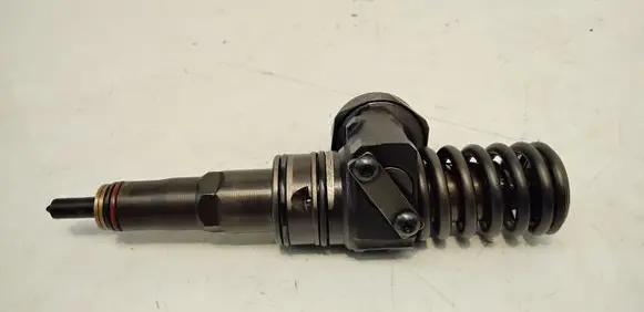 Volkswagen PASSAT B6 Fuel injector 038130073AG 0414720215