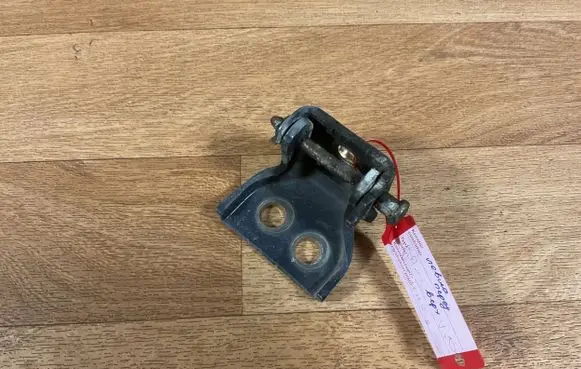 Volvo V50 Front door upper hinge 
