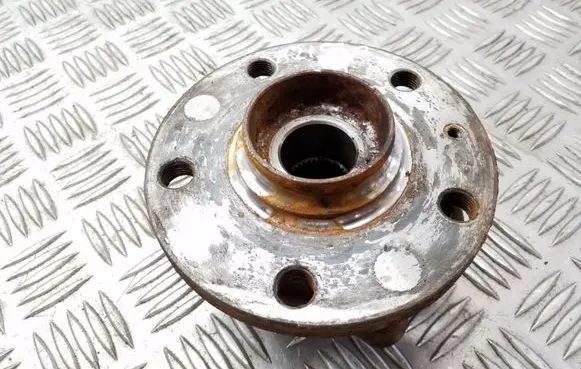 Volkswagen Touran I Front wheel hub