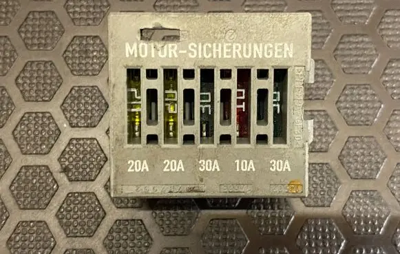 BMW X1 E84 Hazard warning light relay 17665000000 14505