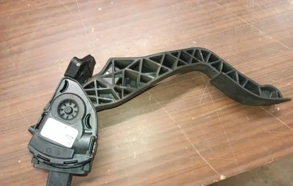 Peugeot 308 Accelerator throttle pedal 9681530380