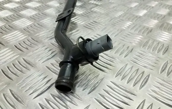 Volkswagen Tiguan Engine coolant pipe/hose 5N0121065
