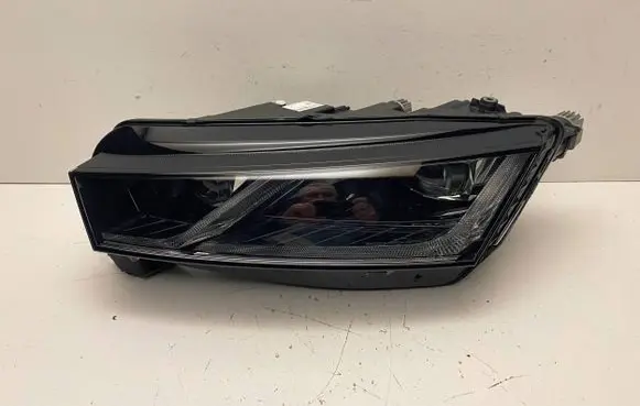 Skoda Octavia Mk4 Headlight/headlamp 5E4941015A LE18A6419 030111823300