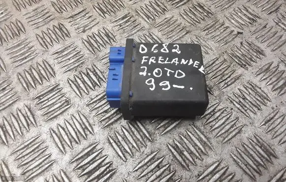 Land Rover Freelander Coolant fan relay YWB100980