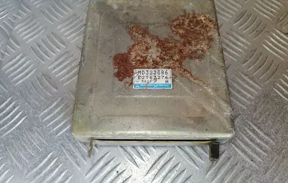 Mitsubishi Carisma Engine control unit/module MD322386 E2T63276