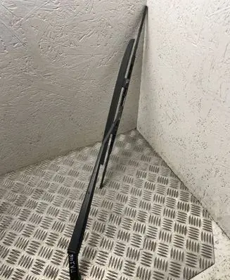 Toyota Avensis T250 Front wiper blade arm