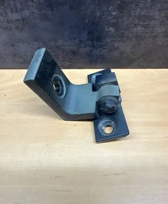 BMW 5 E60 E61 Front door upper hinge 7068073