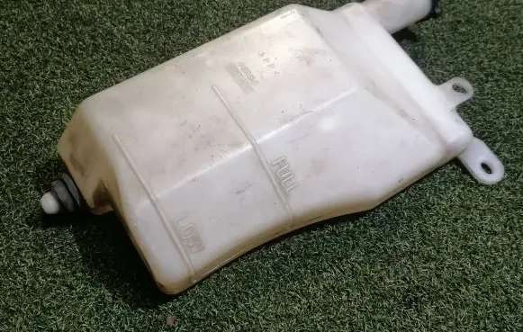 Toyota Land Cruiser (J100) Coolant expansion tank/reservoir