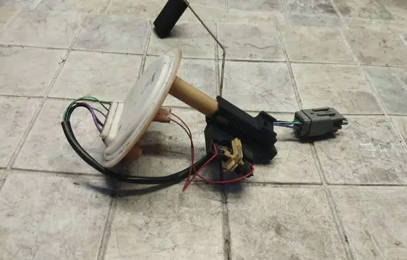 Volvo S60 Fuel level sensor 19015