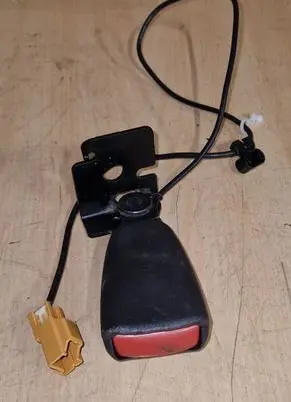 Volvo S40 Rear seatbelt buckle