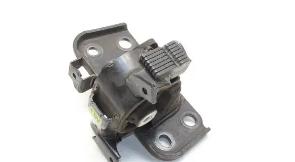 Toyota Avensis T270 Engine mount bracket 123720X010