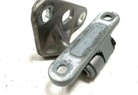 Mercedes-Benz E W211 Front door lower hinge 