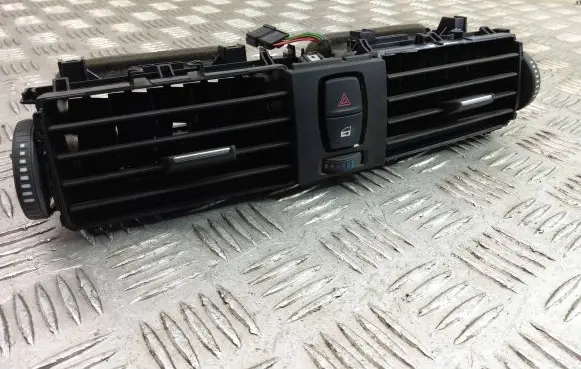 BMW 4 F32 F33 Dash center air vent grill 9218552