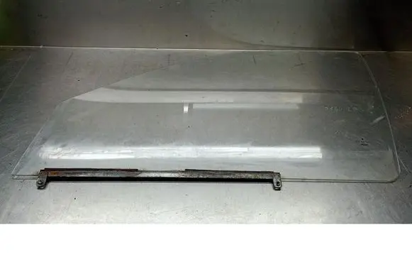 Suzuki Swift Cultus Front door window glass four-door