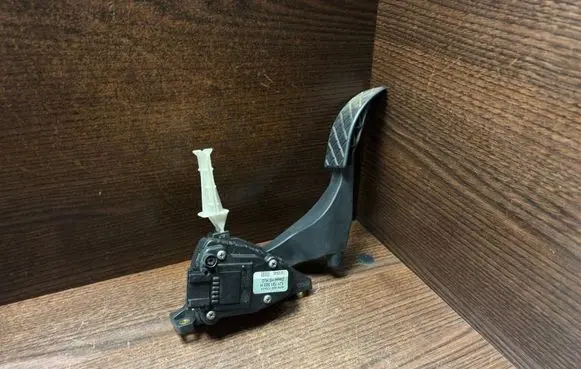 Audi A3 S3 8L Accelerator throttle pedal 1J1721503H 6PV00777001