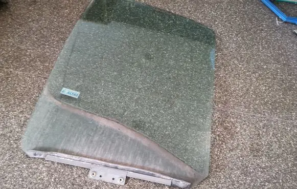 Renault Master II Front door window/glass (coupe) 
