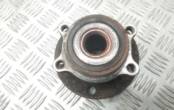 Volkswagen PASSAT B7 Front wheel bearing hub 