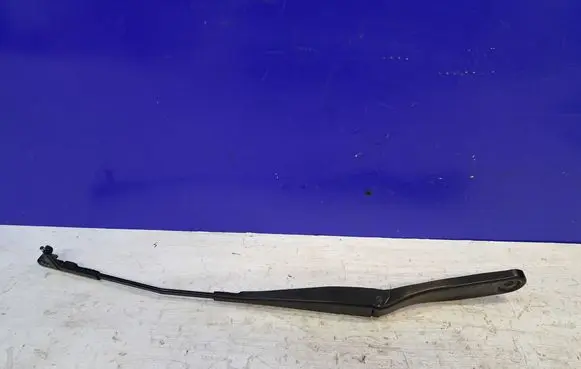 Volvo V50 Front wiper blade arm 8620200