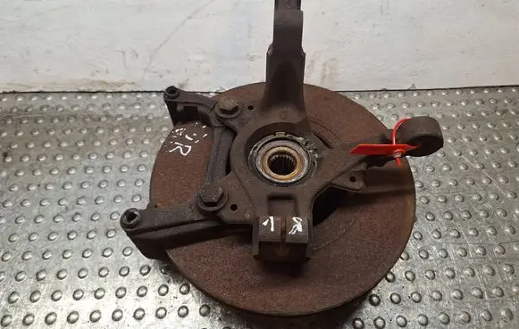Renault Clio III Front wheel hub spindle knuckle S25056563 8200345945