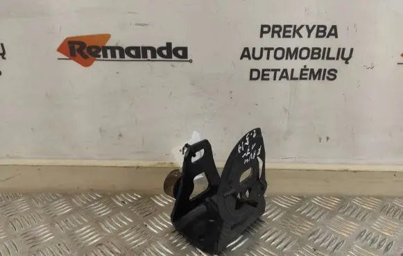 Toyota RAV 4 (XA40) Engine mounting bracket