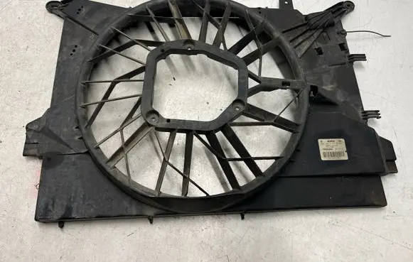 Volvo V70 Radiator cooling fan shroud 30723105