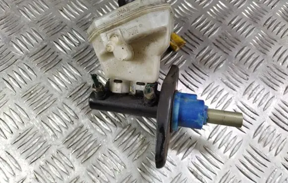 Master brake cylinder