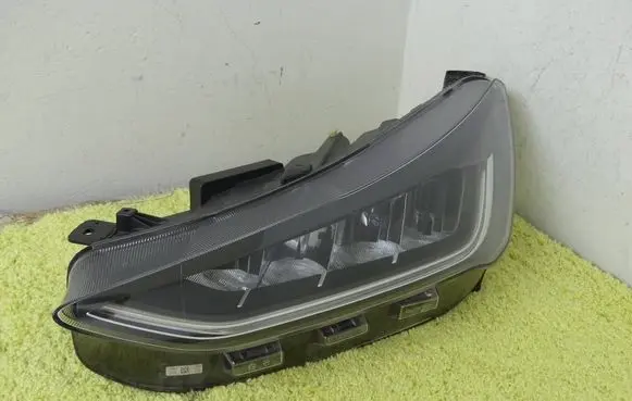 Ford Focus Headlight/headlamp NX7B13E015CF