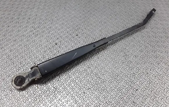 Rear wiper blade arm