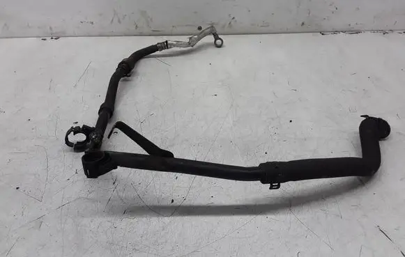 Volkswagen PASSAT B6 Engine coolant pipe/hose