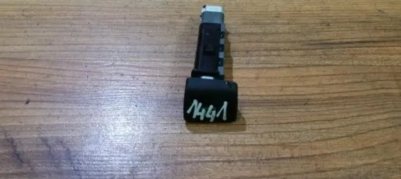 Hyundai Santa Fe Windscreen/window heater switch 9371026500 31114c