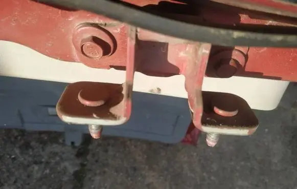 Dodge Magnum Tailgate/trunk/boot hinge