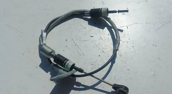 Gear shift cable linkage